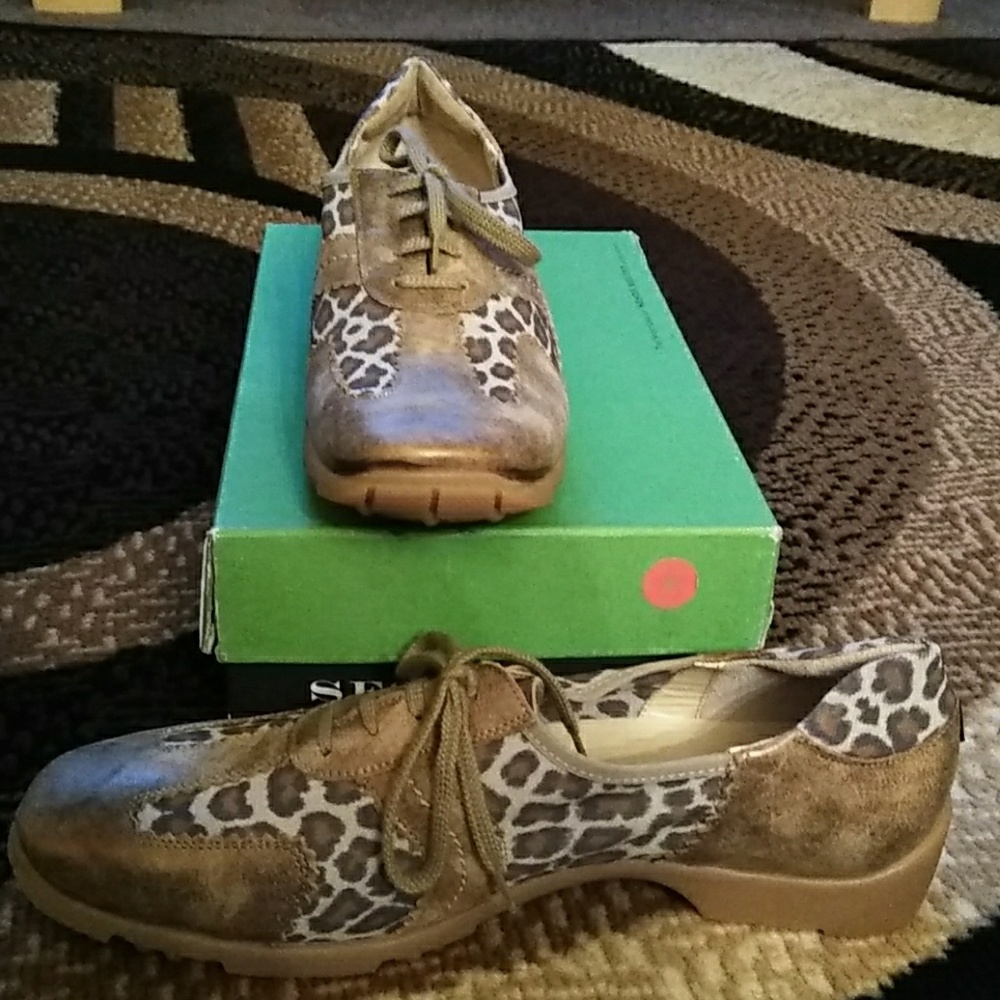 Sesto Golf by Sherry